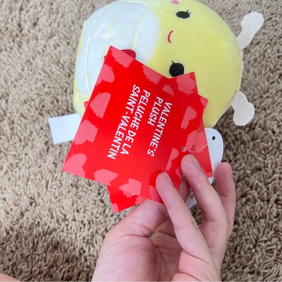 Squishmallow 5" Yellow Butterfly w Heart (Nixie) - 2022 Valentine Exclusive BNWT - Picture 2 of 7